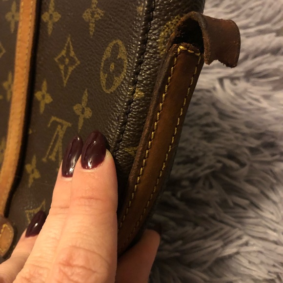 Louis Vuitton - Picture 2 of 4